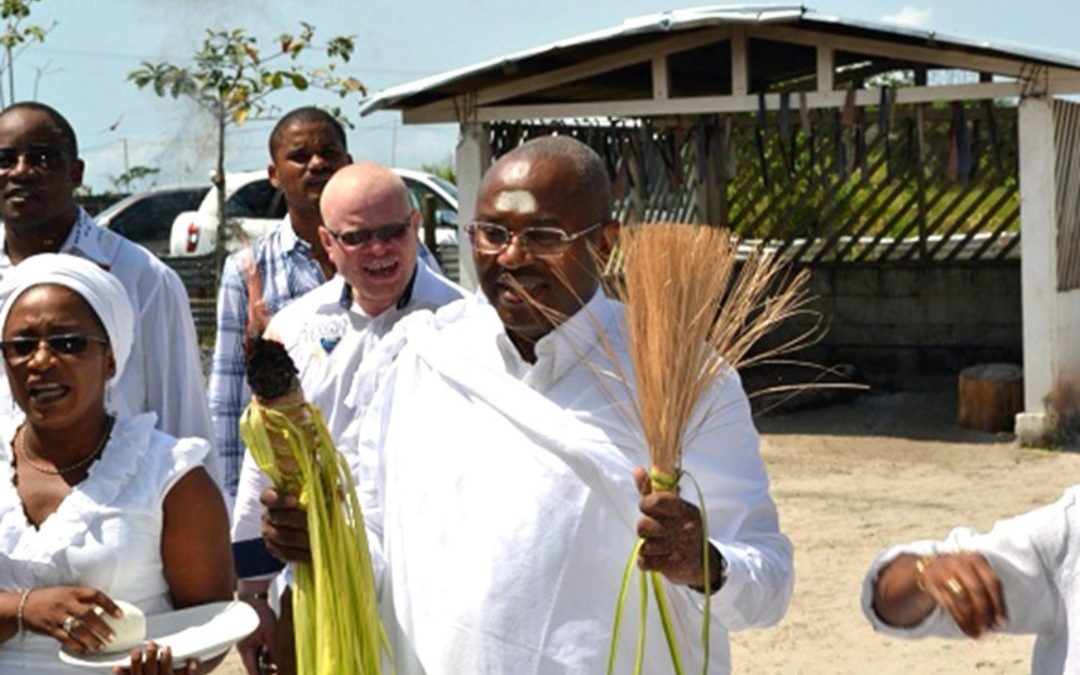 Gabon: Jean-Fidèle Otandault surpris nuitamment avec des féticheurs dans un cimetière