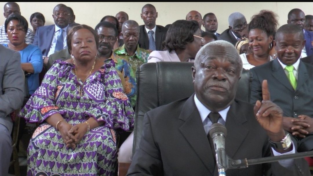 Gabon: Assélé promet une bastonnade à la mère d’Ali Bongo