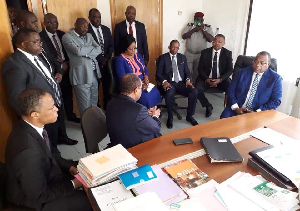 Gabon: pourquoi Julien Nkoghe Bekale doit démissionner